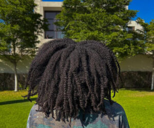 uyai hair woman with full 4chair